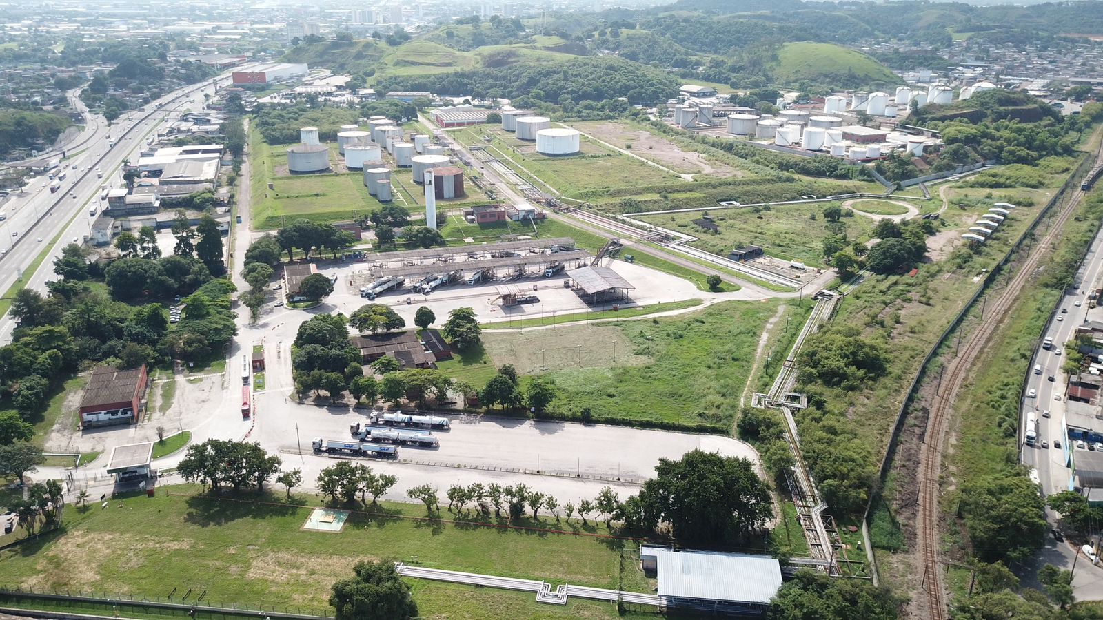  Regularização do terreno e remanejamento do solo, área 60.000 m2, Vibra Energia, base BADUC